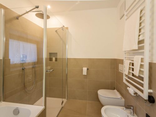 Talaus Bad Wellness Wohlfühlen Design Badewanne Dusche Bidet