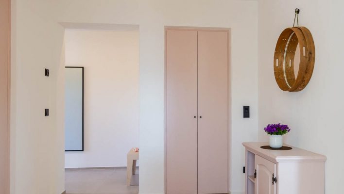 Talaus Apartments Eingang Gang Dekoration Design Farbe Licht Wohnbereich