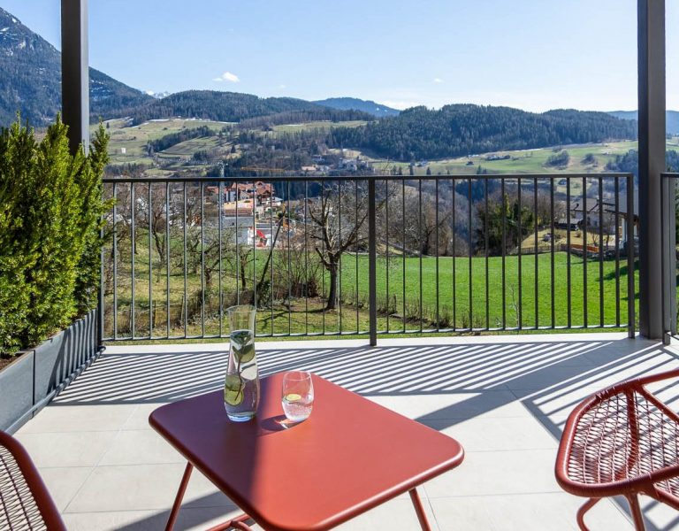 Genuss Terrasse Relax Getränk Lesen Ausblick Aussicht Balkon