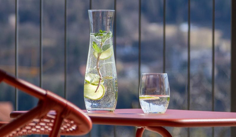 Terasse Balkon Genuss Glas Getränk Cocktail Ausblick Aussicht